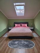 Простора сімейна оселя у серці міста Львів бічна ПЛОЩА РИНОК кухня-студія та спальня 2 кондиціонери