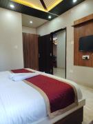 Hotel Full Moon Night