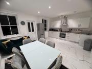 Luxury Furnished 2-king sizes bedroom Flat