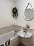 2BR Flat Free Parking Near Hampden and O2 Academy 2BR Flat Free Parking Near Hampden and O2 Academy