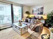 Stylish Downtown Condo near Rogers Place l Parking, Pool, Gym, Balcony & Kitchen