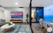 5 Bedroom Executive Sub Penthouse in the heart of Surfers with full ocean views - Sleeps 12 - Circle on Cavill AMAZING!!