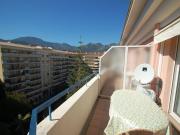 Studio centre-ville avec terrasse, climatisation et parking - FR-1-196-191