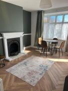 Pet-Friendly 2Bed Riverside Stay by Norton Village Pet-Friendly 2Bed Riverside Stay by Norton Village