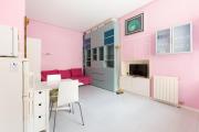 GuestHost - Isola Cosy Pink Studio Apt