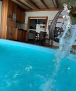 Casa luxo com piscina próximo a Praia e Beto Car.