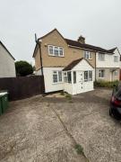 Spacious 3 bed house garden & parking sleeps 5