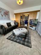 Luxury Pet Friendly 3 Bedroom Home with Copper Bath