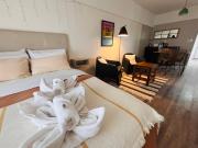 Sobre Av Corrientes zona Teatros y Paseo la Plaza