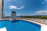 Cambrils Apartment with Rooftop Pool - AC & Just 50m from Beach!