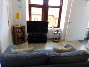 Modern bright studio apartment in south Glasgow