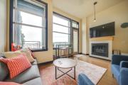 1 Mi to Dtwn Seattle Condo with Garage Parking