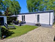 Peaceful chalet with free parking and bikes