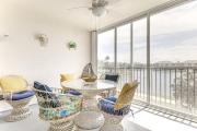 2 Mi to Jupiter Beach Condo with Lake Views