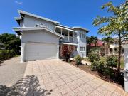 5 Bed Villa Sleeps 14 - Private Pool - Smart TVs