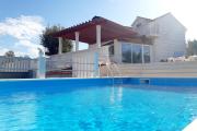 Family friendly house with a swimming pool Praznica, Brac - 24570