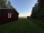 Stuga med egen strand