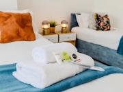 4 to 5 sleeps canada water canary wharf free parking