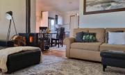 Sleeps 10 Fully renovated Firepit and pool table