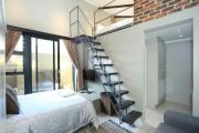 Modern Loft with Free Parking & Wi-Fi close to Sandton & CBD