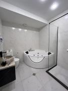 Deluxe Rooms and Apartments Near Metro