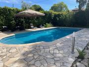 Villa bourgeoise avec piscine et salle de sport