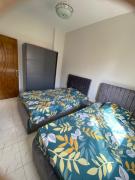 فيلا دوبلكس3 غرف نوم مكيفين داخل قريه بيرلا مارينا كيلو 90 عائلات فقط