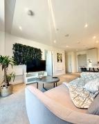 Luxury 2-Bed Apartment City Centre Luxury 2-Bed Apartment City Centre