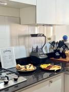 Stylish condo in Santa Ana - Balcony and views