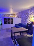 Jolie maison avec vue sur piscine