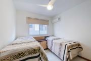 Amplo apartamento há 150 metros do mar na Praia de Palmas! 0318