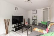 Bright 1BR Flat by Brixton, with Parking and Balcony