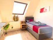 Serviceroom24 - Apartment 3 in Oberhausen WLAN - Smart-TV - 24-7 Check-in und Küche