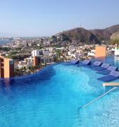 Residences by Pinnacle - Luxury 2 bed, 2 bath Romantic Zone condo