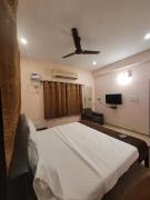 Five stones By Earth Hotel Vadapalani