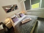 FLH - Liberty Home Balcony Free Parking 2 QueenSize Beds