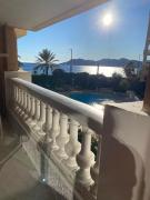 Bord de mer, terrasse, tout à pieds