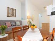 Apartments Ro i - Classic Two Bedroom Apartment with Balcony and Sea View