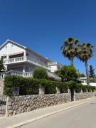 Zo-Mi Apartments