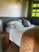 Shepherds Hut Farm Stay - The Nest Shepherds Hut Farm Stay - The Nest