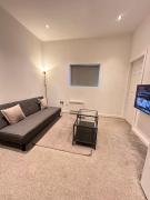 2 Bed Apartment-Parking -walk to city centre -birmingham