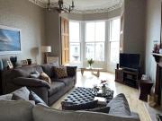 Quiet room in vibrant Bruntsfield with private parking