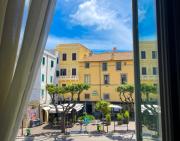 NIMPHAEA BLUE APARTMENT - Elegant Central Flat, Walk to Beach & Train Station