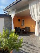 Summer house with terrace and free private parking