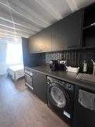 Cozy Studio by the Moulin Rouge