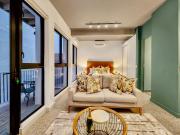 Upmarket and Stylish Apartment With Rooftop Pool.