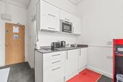 Central Dudley Studio with Smart TV and Parking