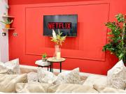 Colson - Best Find in Portsmouth, Sleeps 4, Centrally Located near City Centre, Gunwharf and University, Pool Table