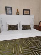 Large deluxe suite, historic center 1st