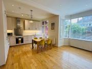 Bright 3BR House in Wimbledon Bright 3BR House in Wimbledon